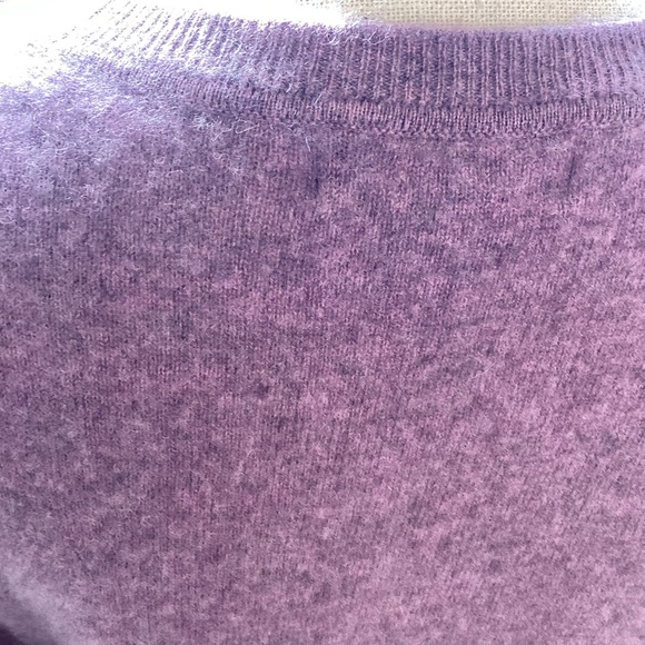 Tahari 100% Cashmere Lavender Knit Pullover Sweater Size XL P2P 24 1295 - Picture 5 of 6